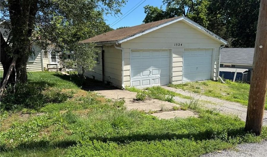 1524 Kansas Ave, Atchison, KS 66002 - 3 Beds, 1 Bath
