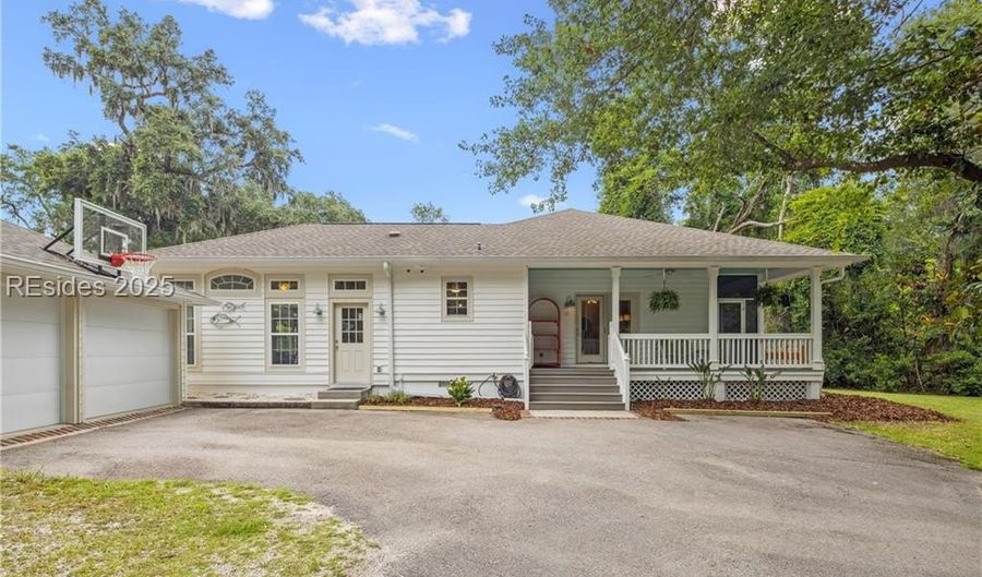 15 Palmetto Beach Dr, Bluffton, SC 29910 - 3 Beds, 2 Bath