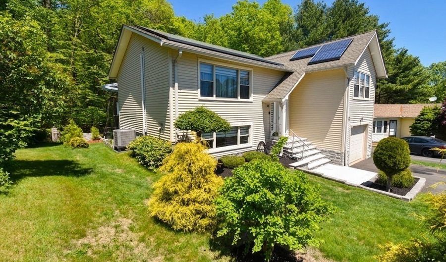 38 Algonquin Way, Bristol, CT 06010 - 2 Beds, 2 Bath