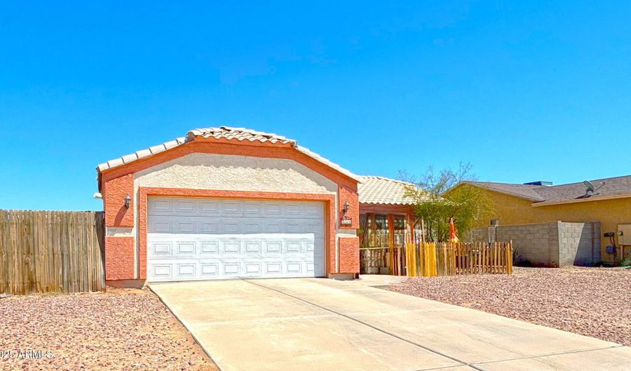 8306 W PINEVETA Dr, Arizona City, AZ 85123 - 3 Beds, 2 Bath
