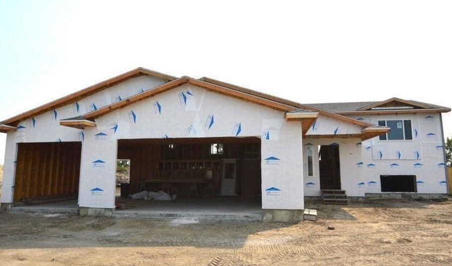 1307 NE 34th Ave, Aberdeen, SD 57401 - 6 Beds, 3 Bath