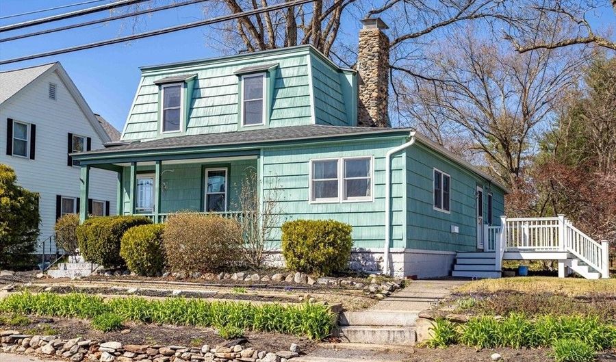 116 Central Ave, Ayer, MA 01432 - 3 Beds, 2 Bath