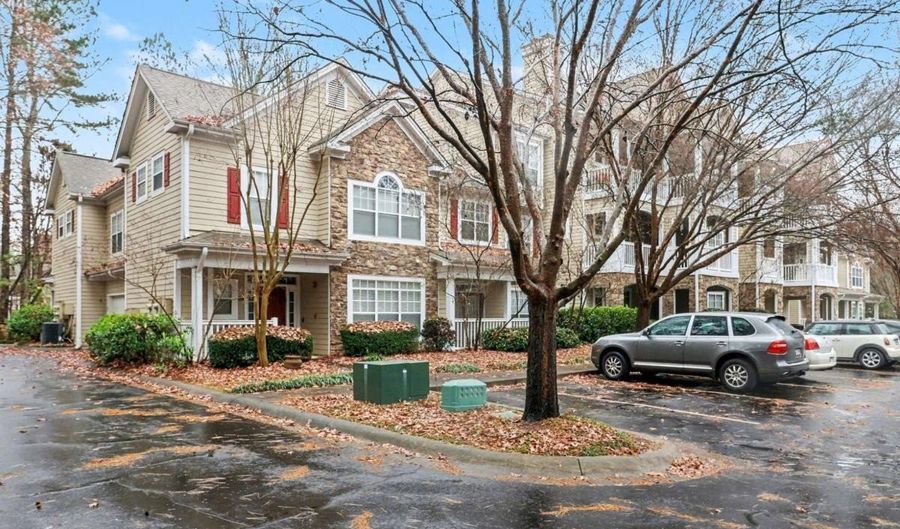 933 Sandringham Dr 933, Alpharetta, GA 30004 - 2 Beds, 2 Bath