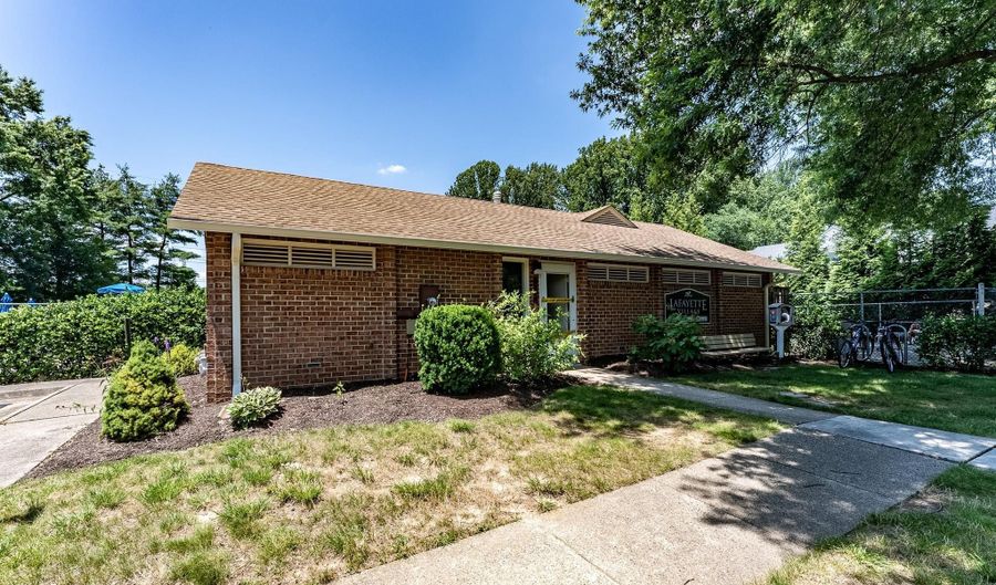 7910 PEYTON FOREST Trl, Annandale, VA 22003 - 4 Beds, 4 Bath