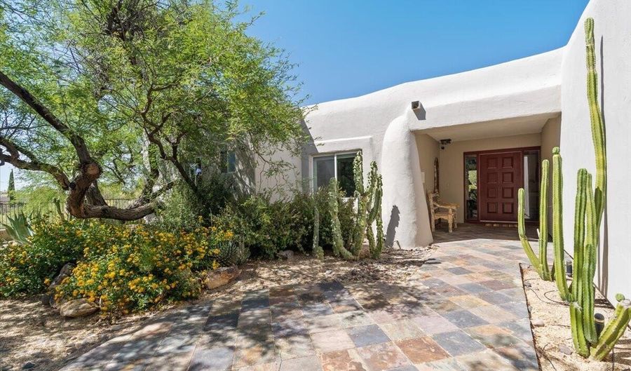 1816 E EAGLE CLAW Dr, Carefree, AZ 85377 - 4 Beds, 3 Bath