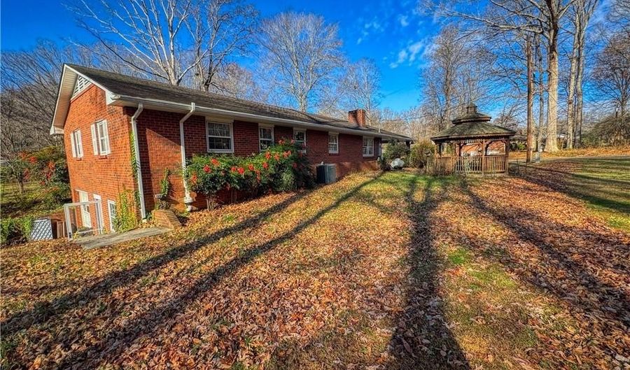 195 Claybon Dr, Advance, NC 27006 - 3 Beds, 2 Bath