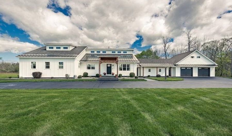 917 McDonald Dr, Amsterdam, NY 12070 - 4 Beds, 4 Bath