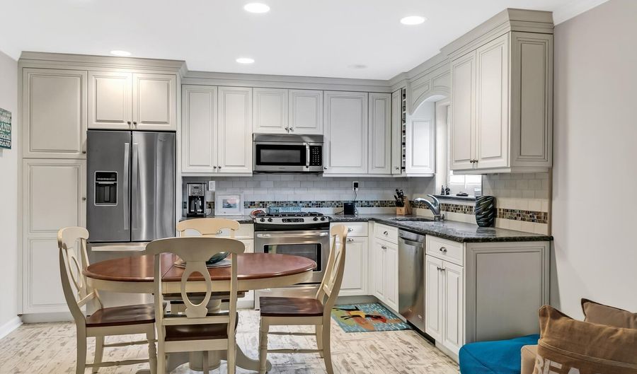 709 Ocean Ave 5, Avon By The Sea, NJ 07717 - 1 Beds, 1 Bath