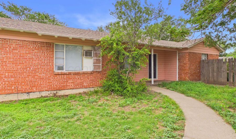 2711 Duncan A Dr, Amarillo, TX 79109 - 2 Beds, 1 Bath