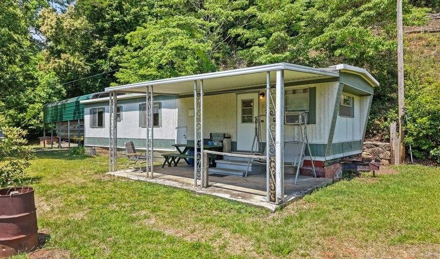 197 Lakeview Dr, Almond, NC 28771 - 2 Beds, 1 Bath