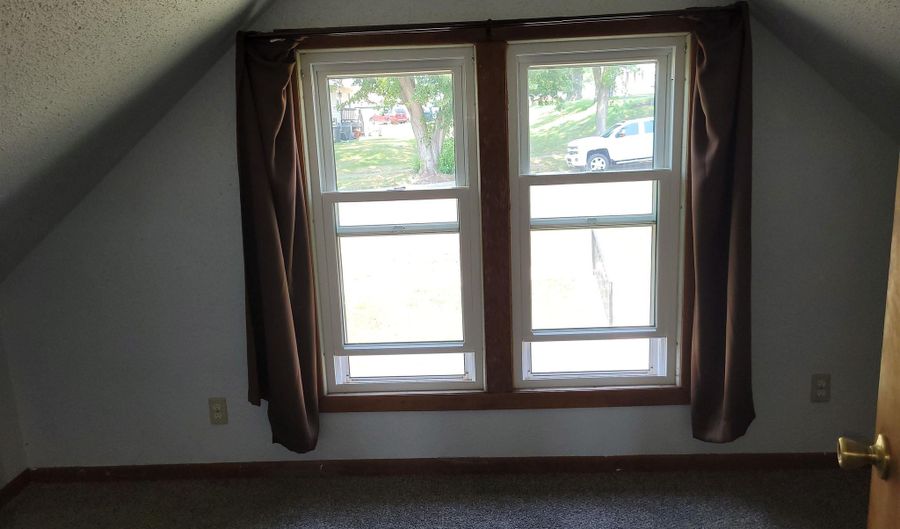 241 Nidaros Ave, Baltic, SD 57003 - 3 Beds, 1 Bath