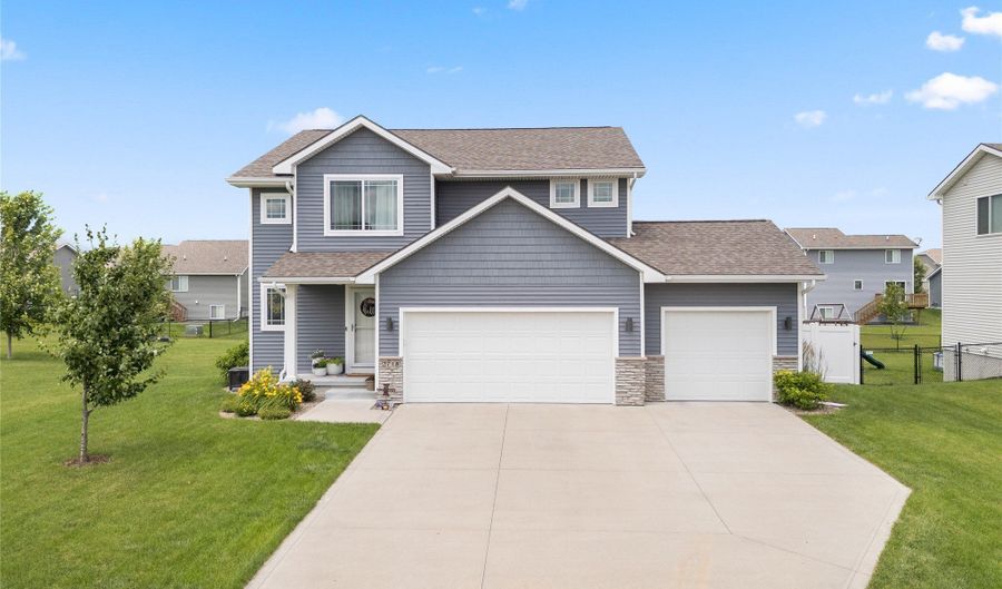 2718 NW 23rd St, Ankeny, IA 50023 - 4 Beds, 4 Bath