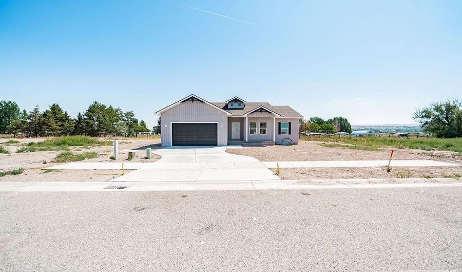 3985 Mountain Bluebird Way, Ammon, ID 83406 - 3 Beds, 2 Bath