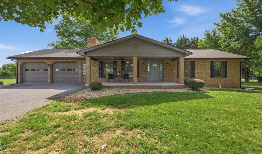 7523 SHARPSBURG Pike, Boonsboro, MD 21713 - 4 Beds, 3 Bath