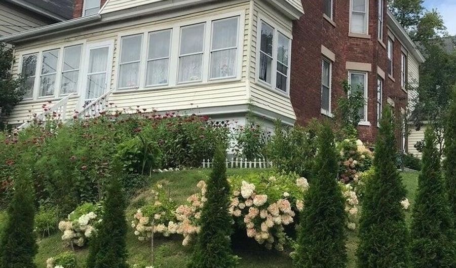 240-242 Vrooman Avenue Unit 2Nd Floor 2Nd Floor, Amsterdam, NY 12010 - 3 Beds, 1 Bath