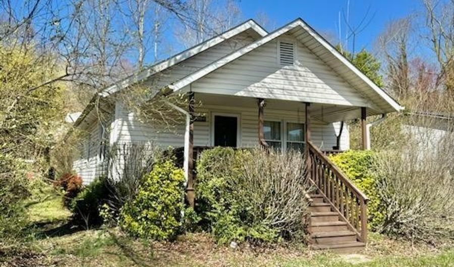 1140 Old US 70 Hwy, Black Mountain, NC 28711 - 3 Beds, 1 Bath