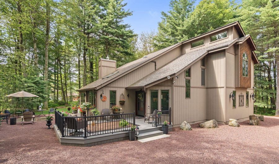 129 Woodbury, Blakeslee, PA 18610 - 4 Beds, 4 Bath
