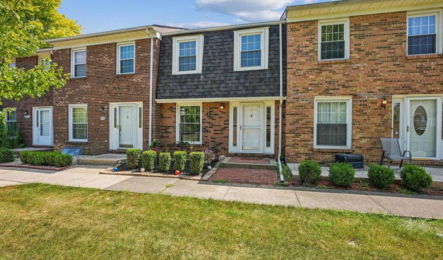 477 Clairbrook Ave, Columbus, OH 43228 - 2 Beds, 3 Bath