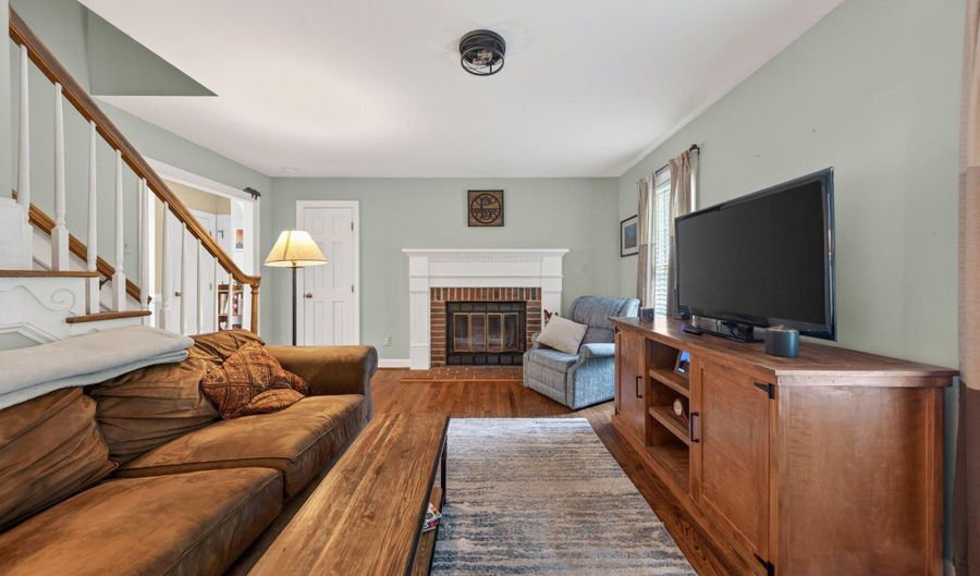 1104 Fallen Oak Dr, Apex, NC 27502 - 4 Beds, 3 Bath