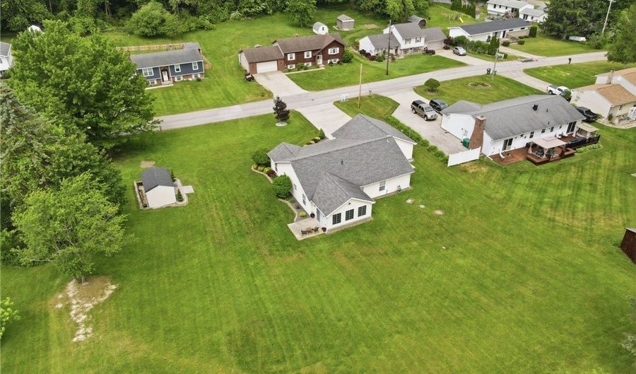 4122 Denise Dr, Ashtabula, OH 44004 - 2 Beds, 2 Bath