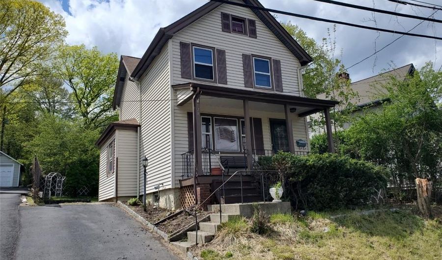 121 S Pearl St, Pearl River, NY 10965 - 3 Beds, 1 Bath