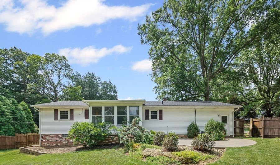 991 W Summit St, Alliance, OH 44601 - 3 Beds, 2 Bath