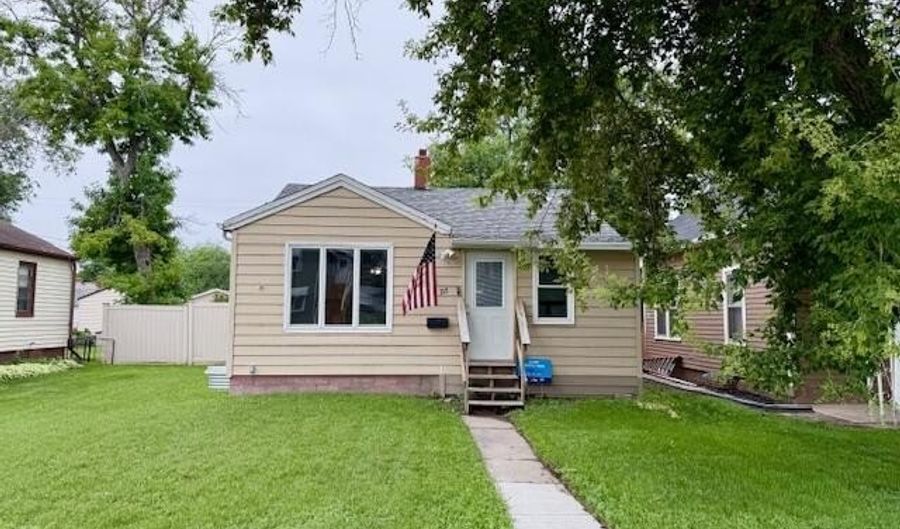 715 N Kline St, Aberdeen, SD 57401 - 3 Beds, 1 Bath