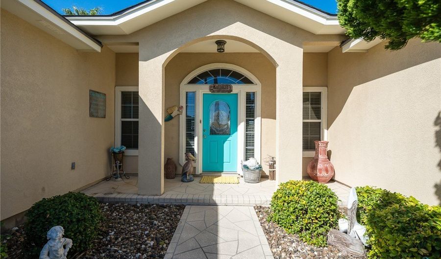 124 Sea View Dr, Aransas Pass, TX 78336 - 3 Beds, 2 Bath