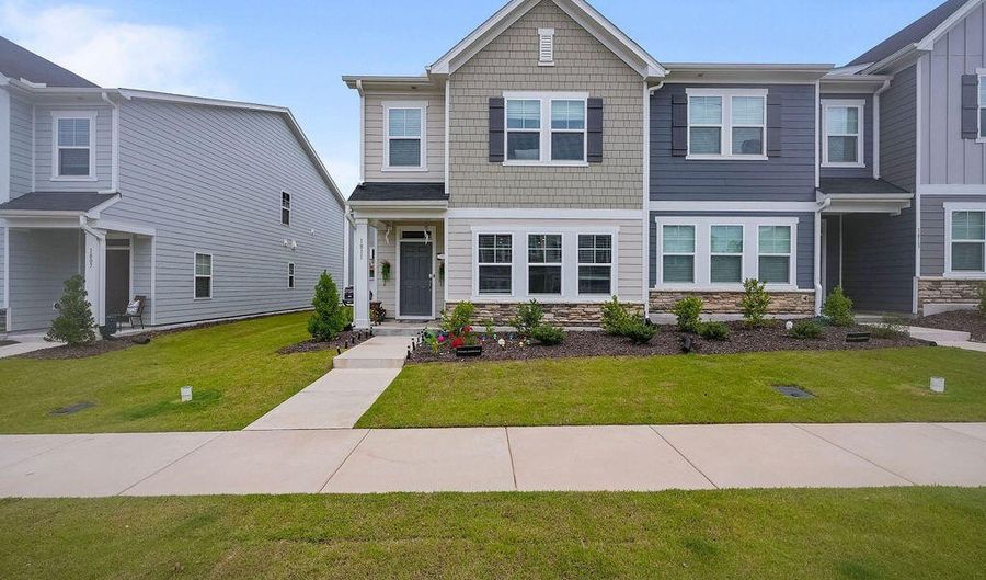 1811 Aspen River Ln, Apex, NC 27502 - 3 Beds, 3 Bath