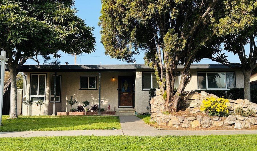 2141 E Center St, Anaheim, CA 92806 - 4 Beds, 2 Bath