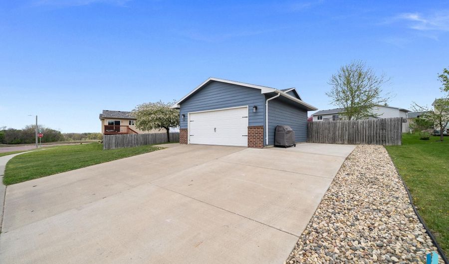 504 Adam Ave, Baltic, SD 57003 - 4 Beds, 2 Bath