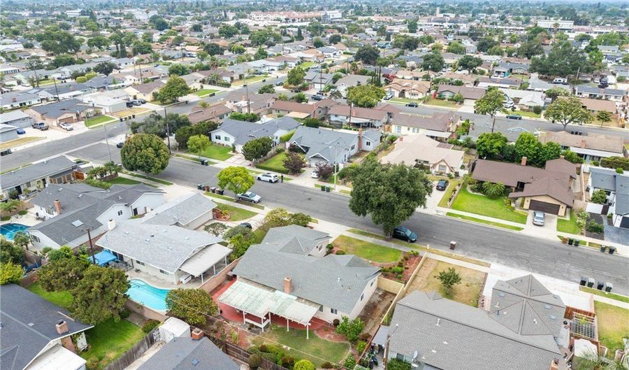428 S Camellia St, Anaheim, CA 92804 - 3 Beds, 2 Bath