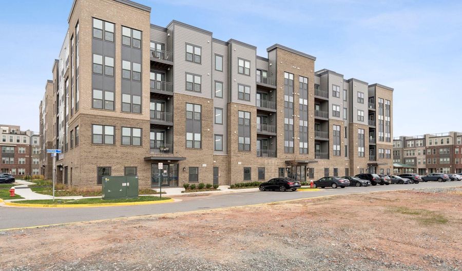 21731 DOVEKIE Ter 505, Ashburn, VA 20147 - 2 Beds, 2 Bath