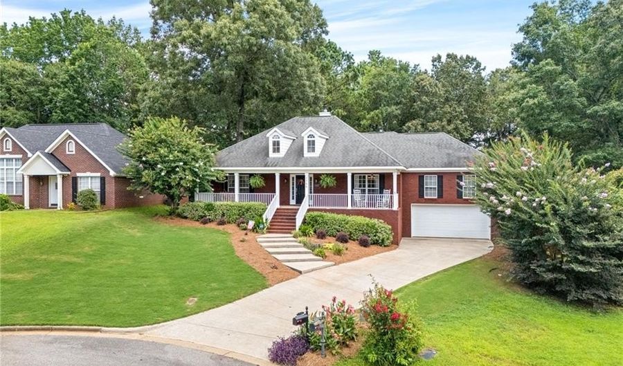 1755 STONE POINTE Dr, Auburn, AL 36830 - 3 Beds, 2 Bath