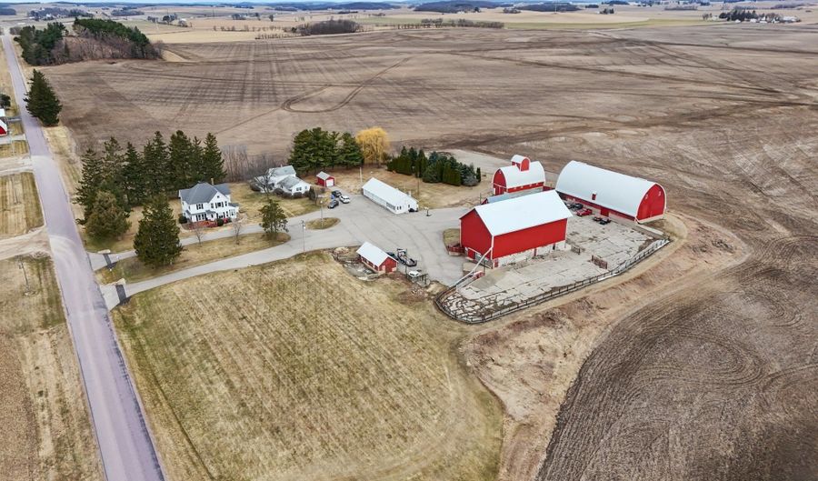 W7900 Meek Road, Arlington, WI 53911 - 5 Beds, 2 Bath