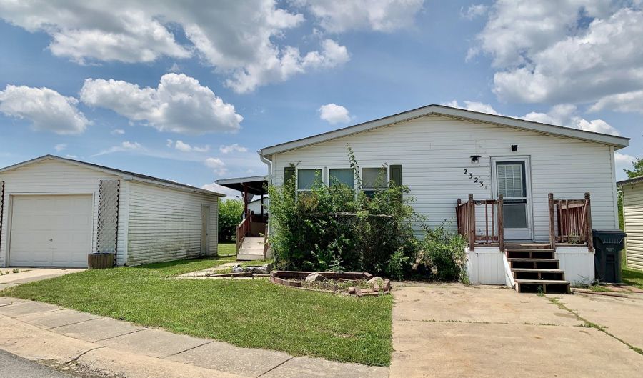 2323 Deerfield Run Ct, Anderson, IN 46017 - 3 Beds, 2 Bath