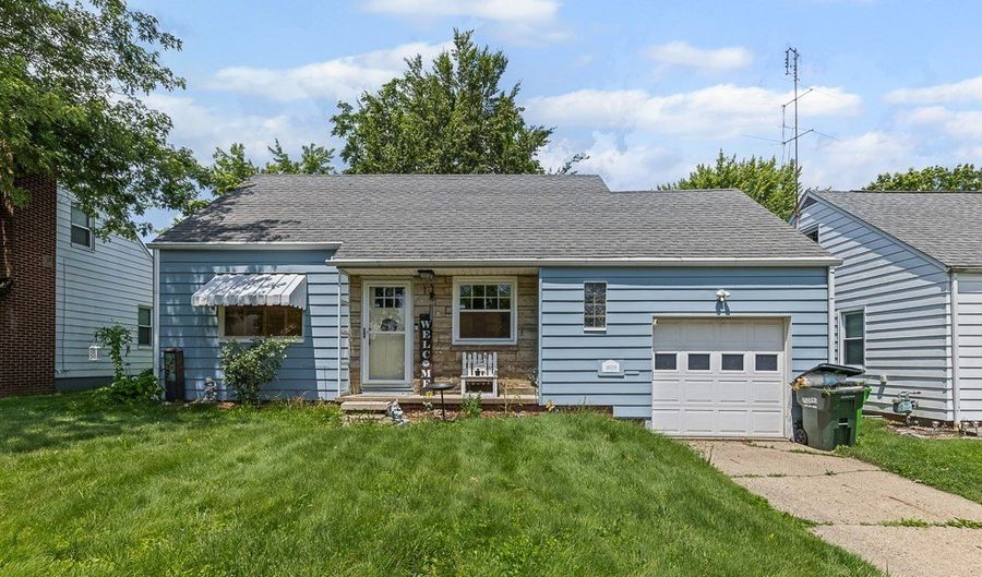 1029 W College Rd, Alliance, OH 44601 - 2 Beds, 1 Bath