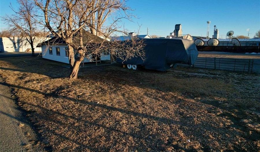 302 3rd St S, Basin, WY 82410 - 2 Beds, 2 Bath