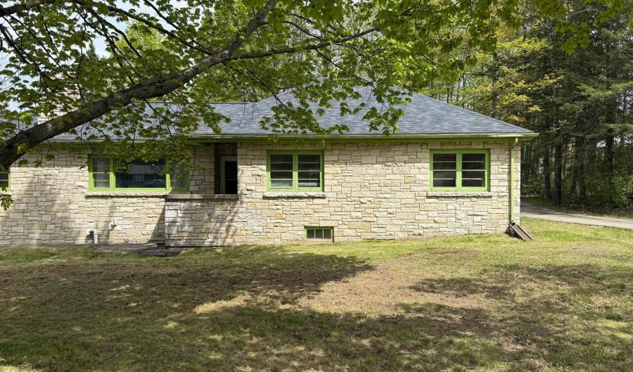 7892 OLD 101 Rd, Armstrong Creek, WI 54103 - 4 Beds, 1 Bath