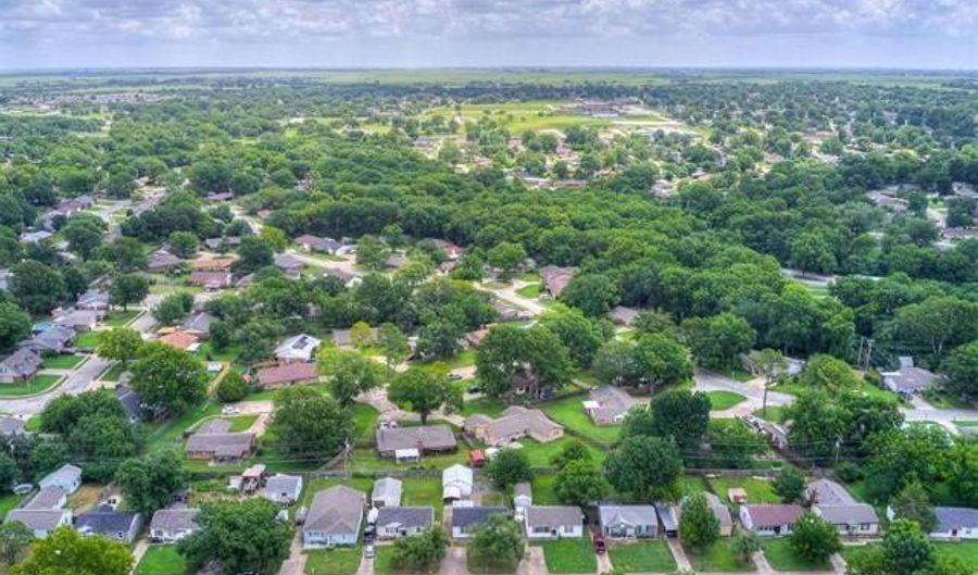 368 SE Elmhurst Ave, Bartlesville, OK 74006 - 2 Beds, 1 Bath