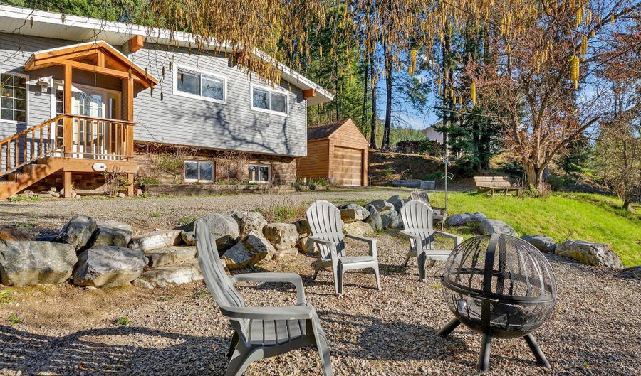 6482 Grant St, Bonners Ferry, ID 83805 - 4 Beds, 2 Bath