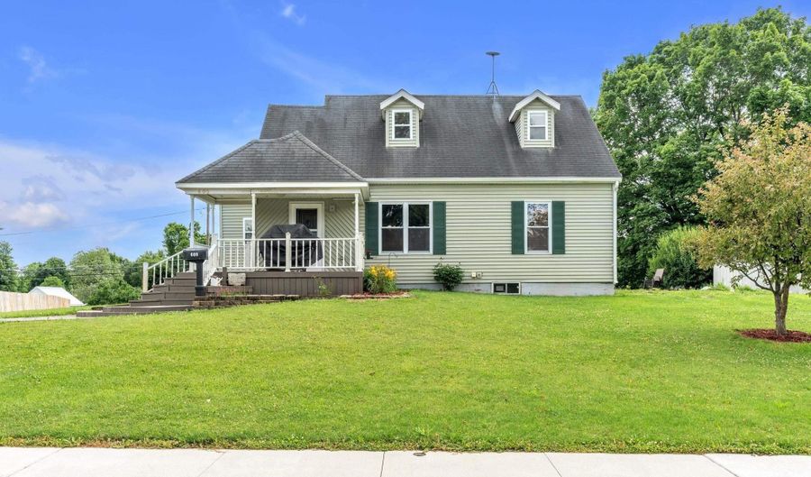 608 E Hazel St, Albion, IN 46701 - 2 Beds, 1 Bath