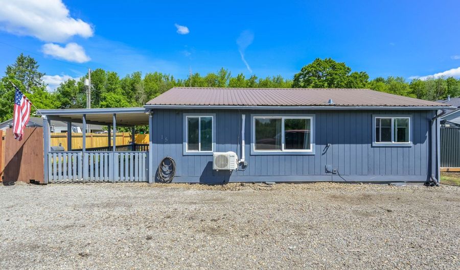 15 NE 11TH Pl, Battle Ground, WA 98604 - 2 Beds, 1 Bath