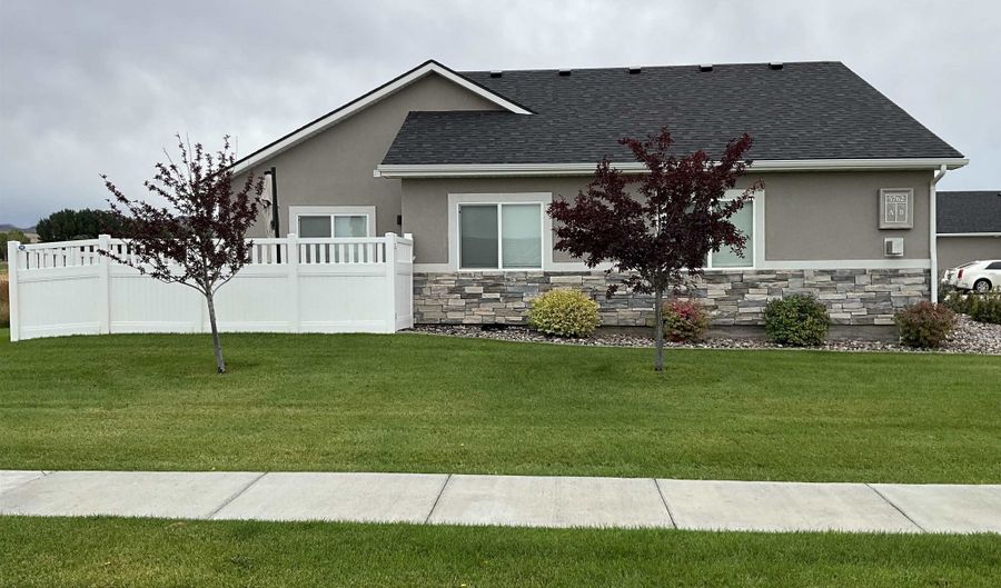 5762 Northside Xing Unit A, Chubbuck, ID 83202 - 2 Beds, 2 Bath