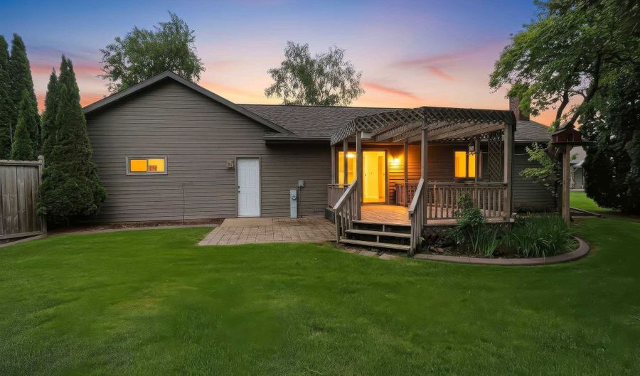 28 GREVES Ct, Appleton, WI 54914 - 3 Beds, 3 Bath
