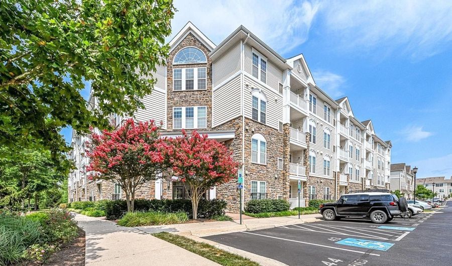 24701 BYRNE MEADOW Sq 200, Aldie, VA 20105 - 2 Beds, 1 Bath