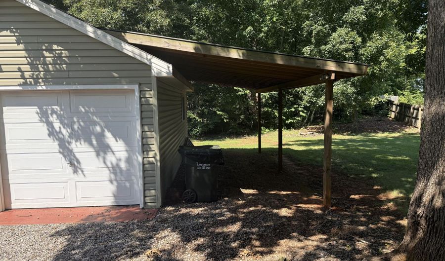 135 Central Ave, Benton, TN 37307 - 3 Beds, 2 Bath
