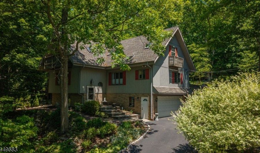1150 Lakeside Dr, Alloway, NJ 07422 - 3 Beds, 3 Bath