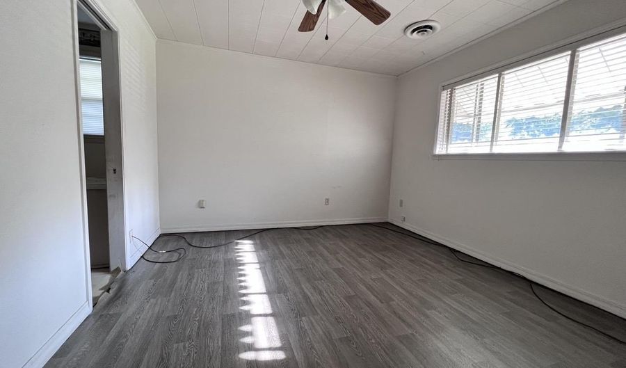 2046 FLORIDA St, Arcadia, LA 71001 - 5 Beds, 3 Bath