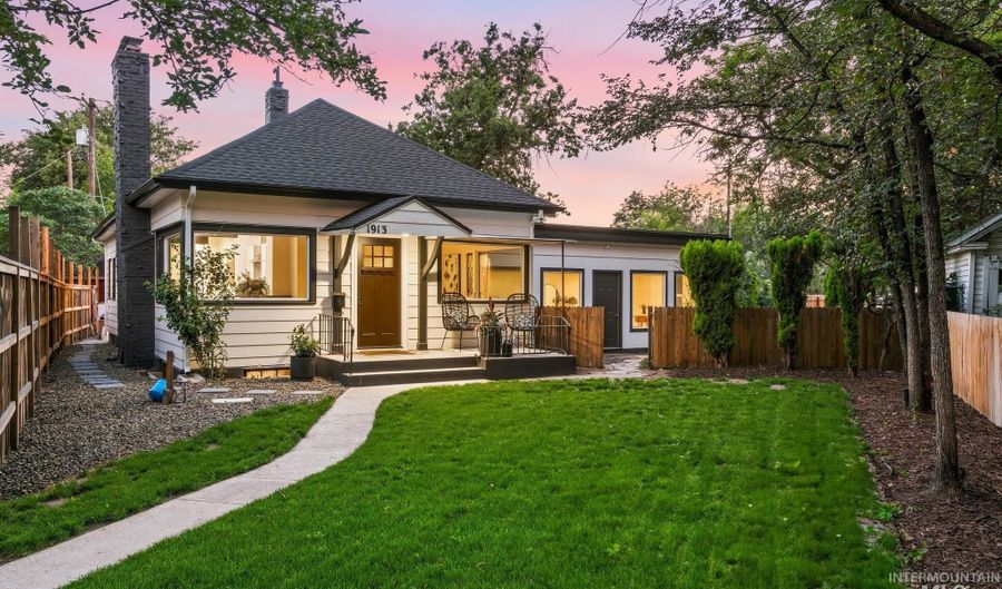 1913 W Washington St, Boise, ID 83702 - 4 Beds, 3 Bath